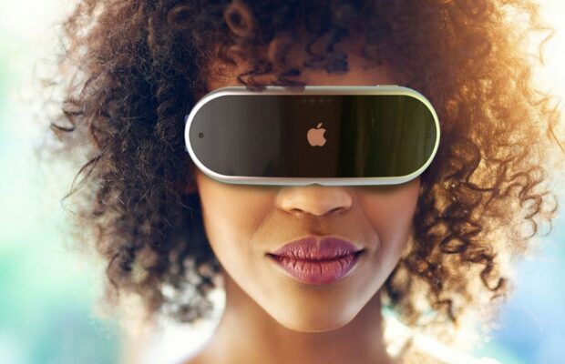 Headset expects apple 2023