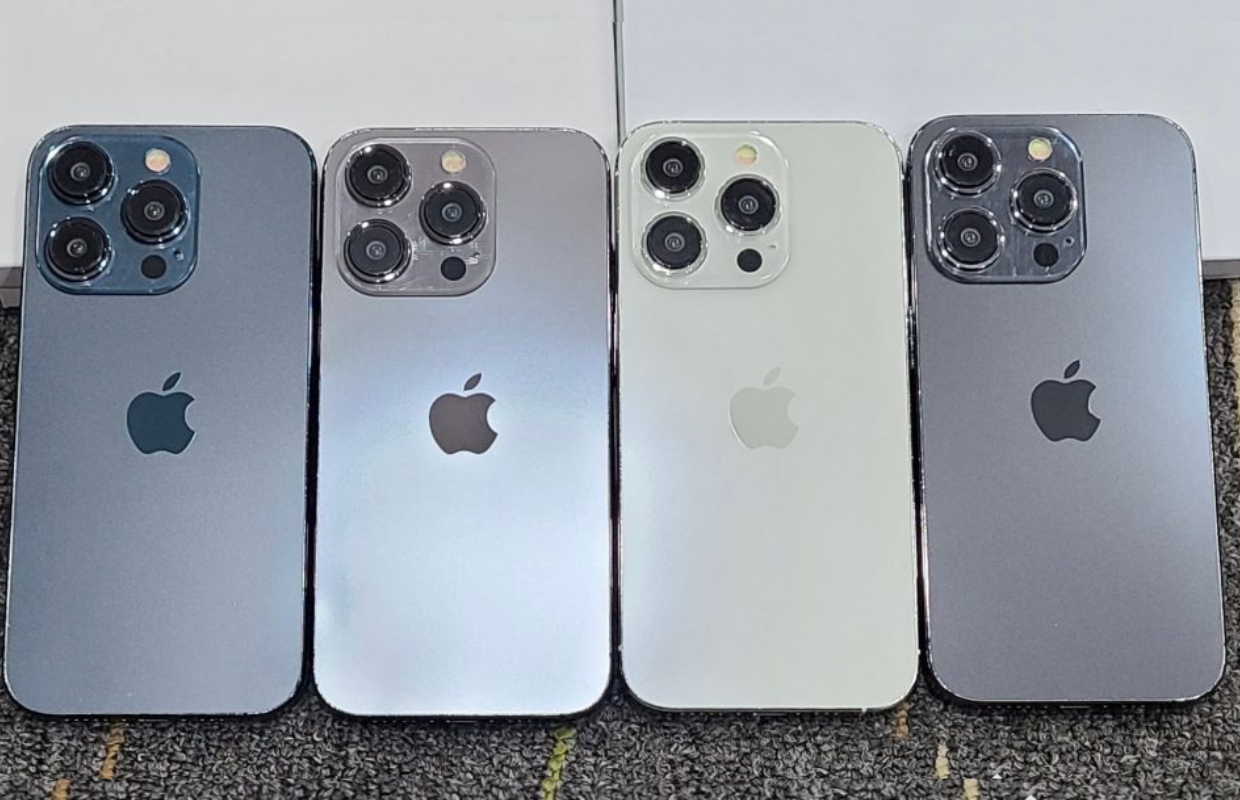 iPhone 15 colors