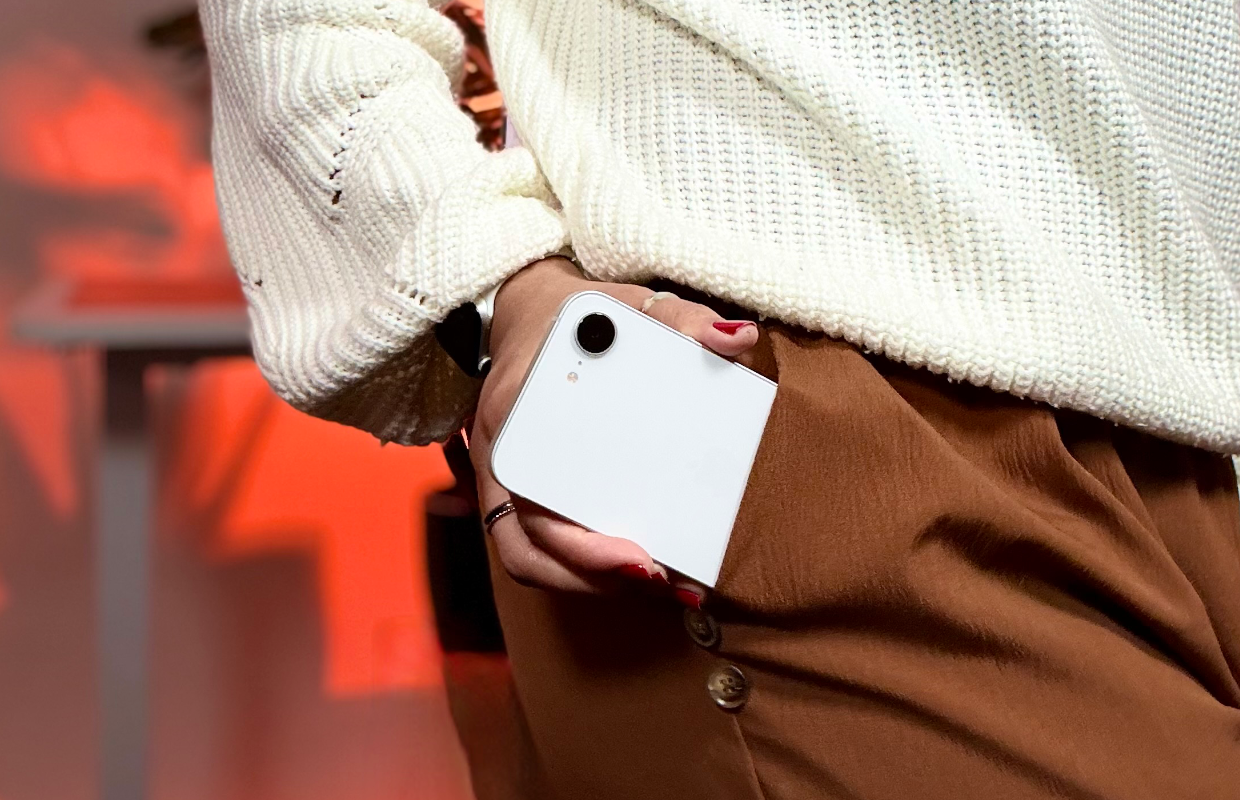 Pas op: stop je iPhone zo in je broekzak om laadproblemen te voorkomen