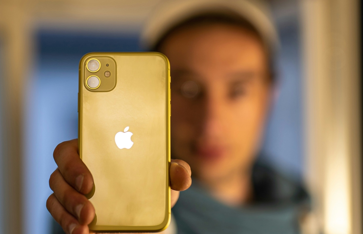 Tot deze leeftijd mag je geen smartphones gebruiken (zegt kabinet)