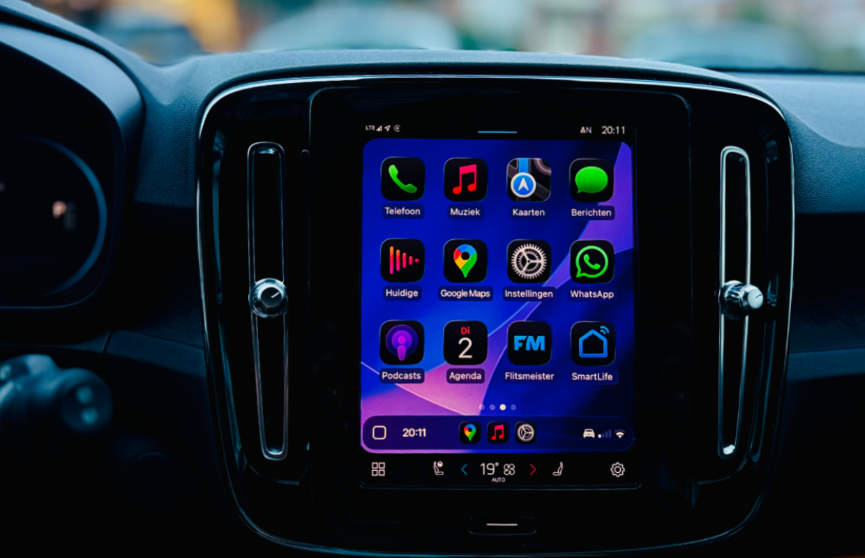 CarPlay Dark display