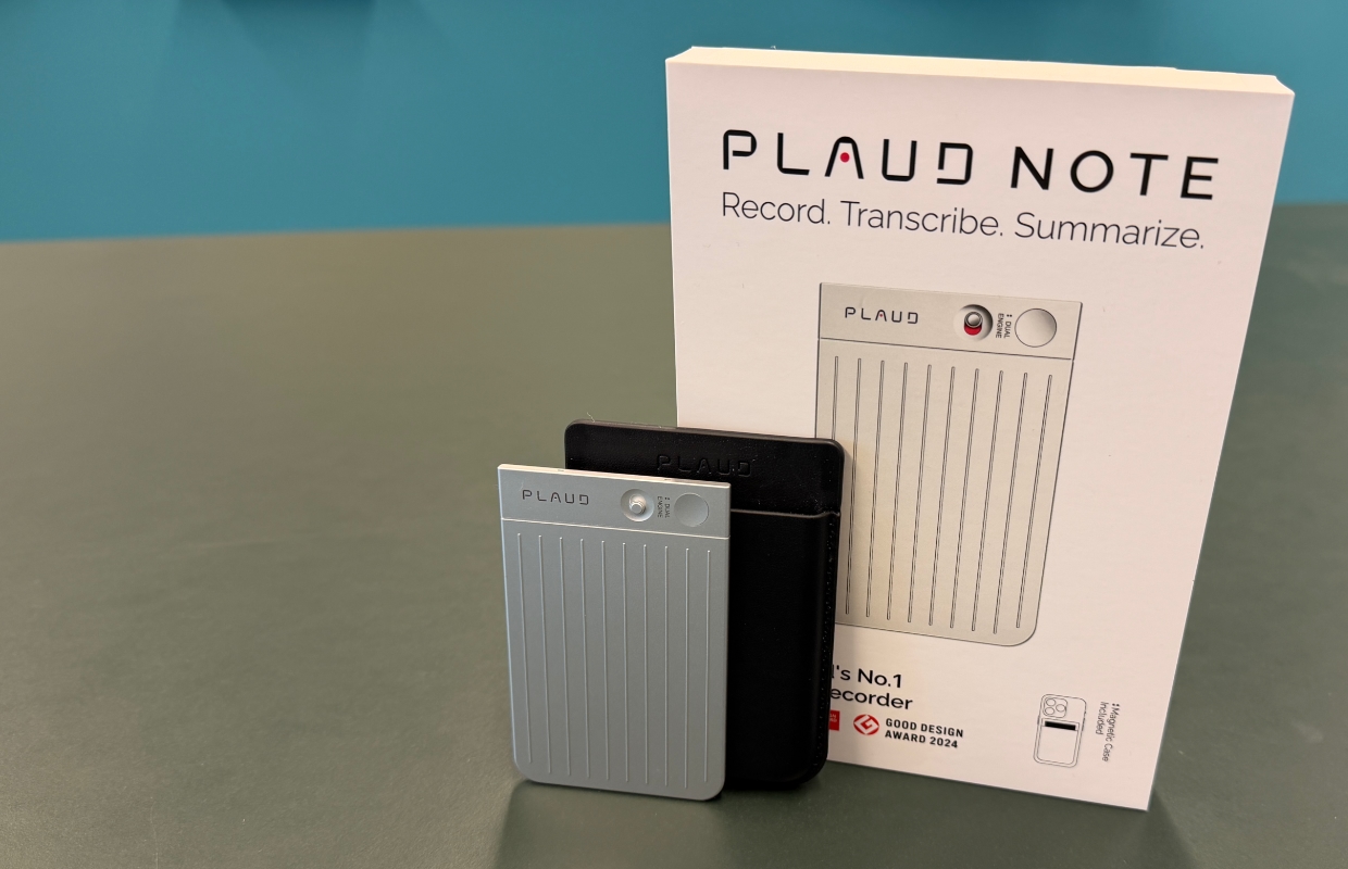 plaud note with box and wallet